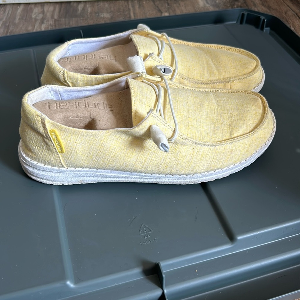 Yellow hey dudes